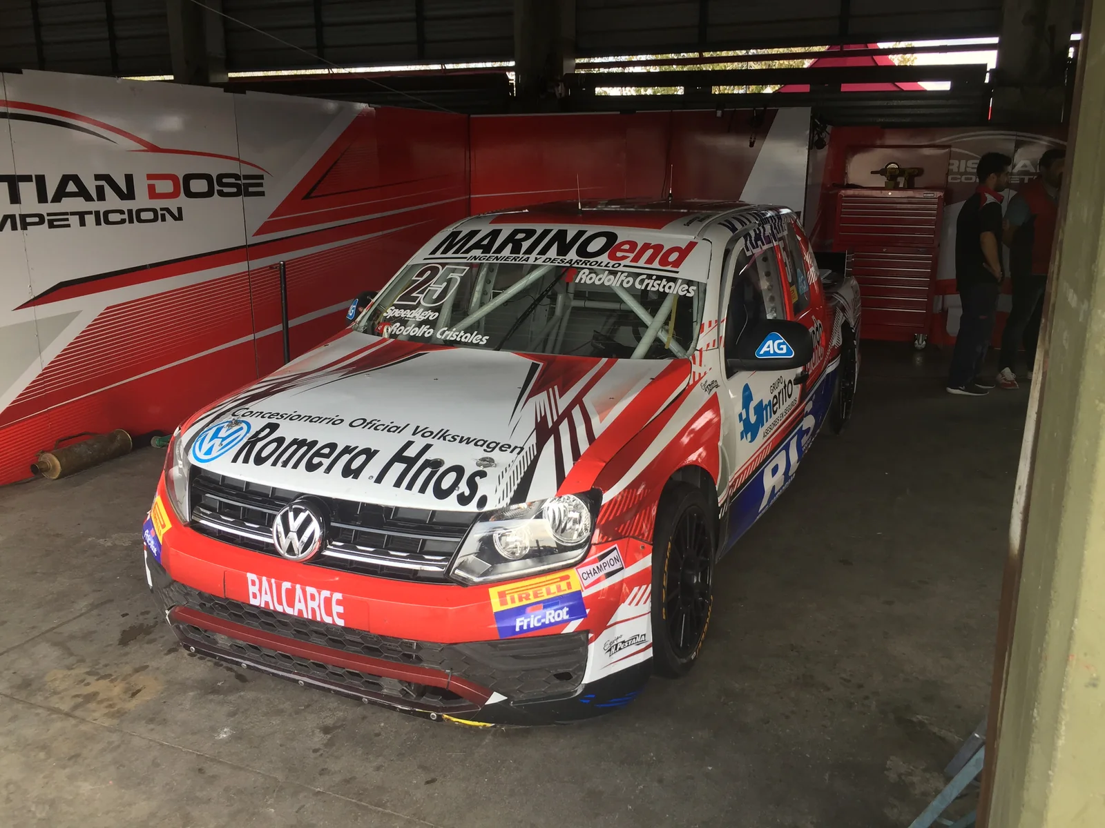 Auto marinoend en boxes — MarinoEND en competición