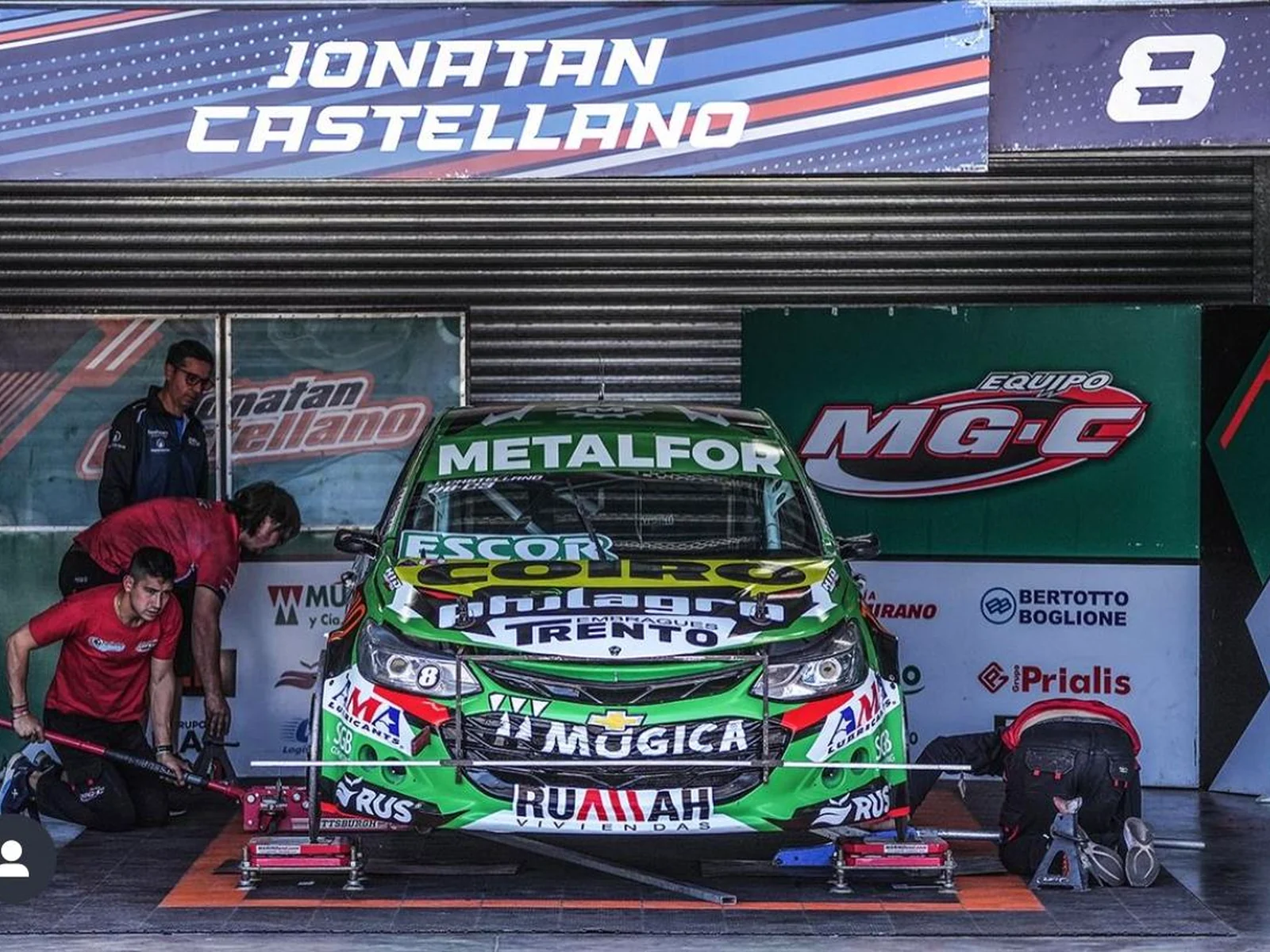 Auto verde castellano en balanzas — MarinoEND en competición